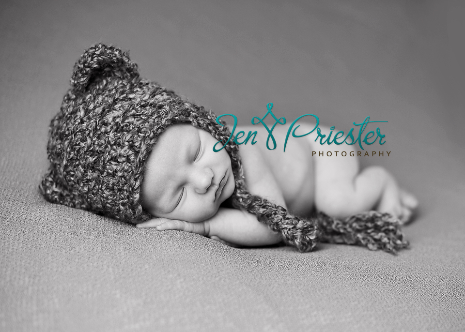 Ann Arbor Michigan Newborn Photographer Bear Hat Neworn Posing